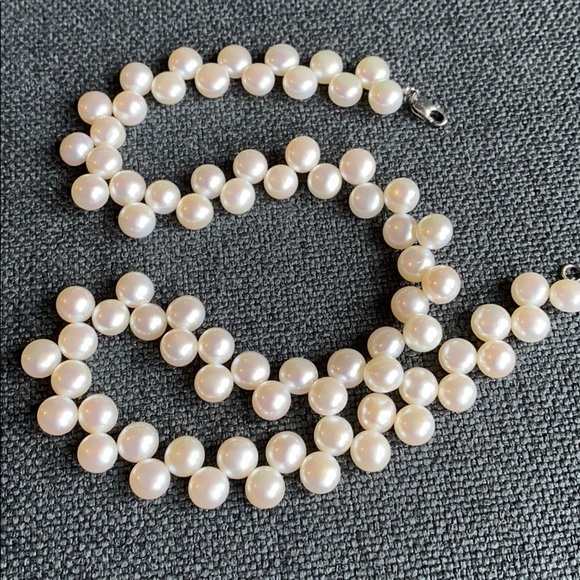 Pearl necklace and earrings set - Picture 2 of 6